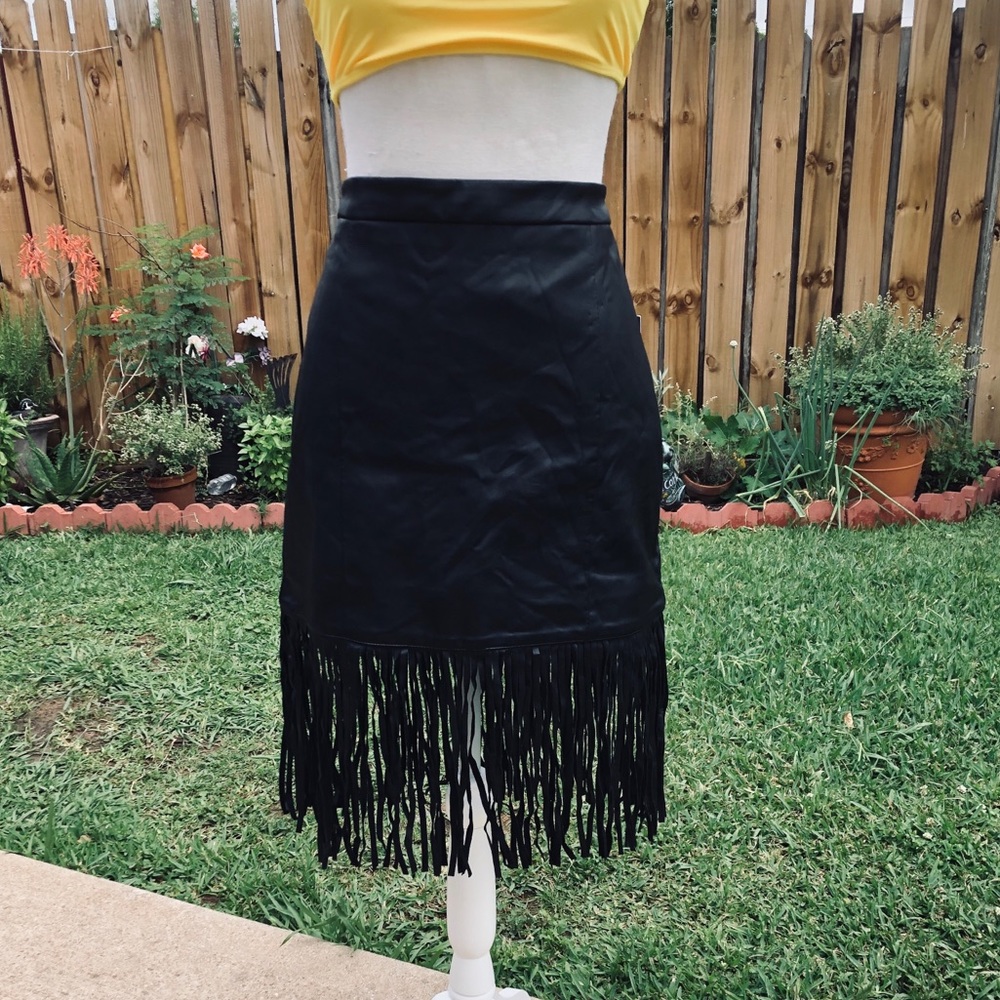 GORGEOUS FRINGE SKIRT